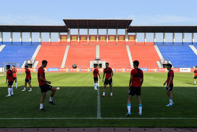 中国三人女篮不敌澳大利亚2连败 王丽丽4分5助