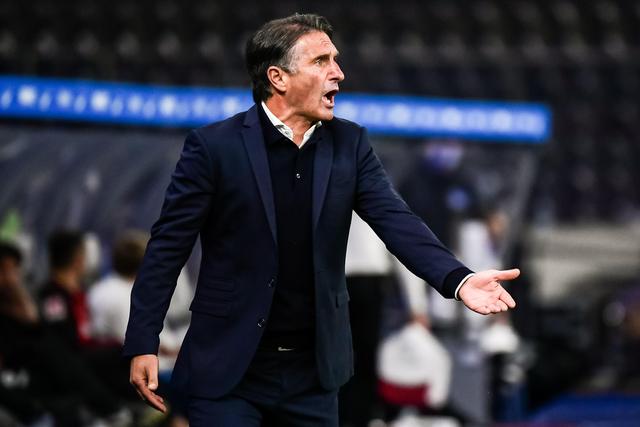 齐麟18分新疆击败江苏 皮特森28分劳森12+12